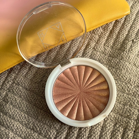 Ofra x Talia Mar highlighter in soho - Picture 1 of 3